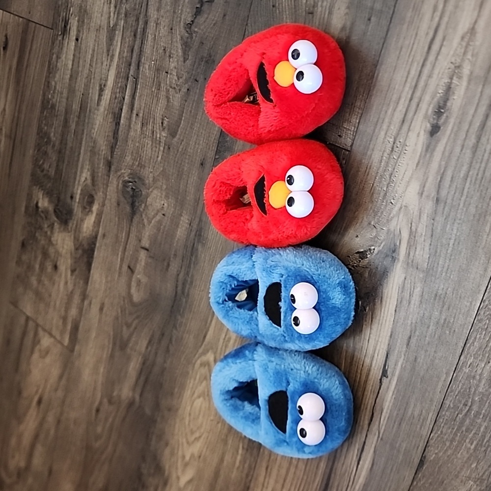 2 pairs Elmo and Cookie Monster toddler slippers 5/6